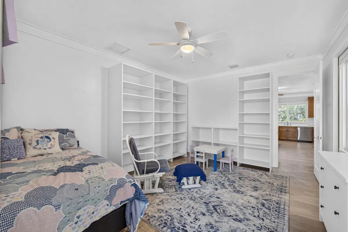  Residence photo 85