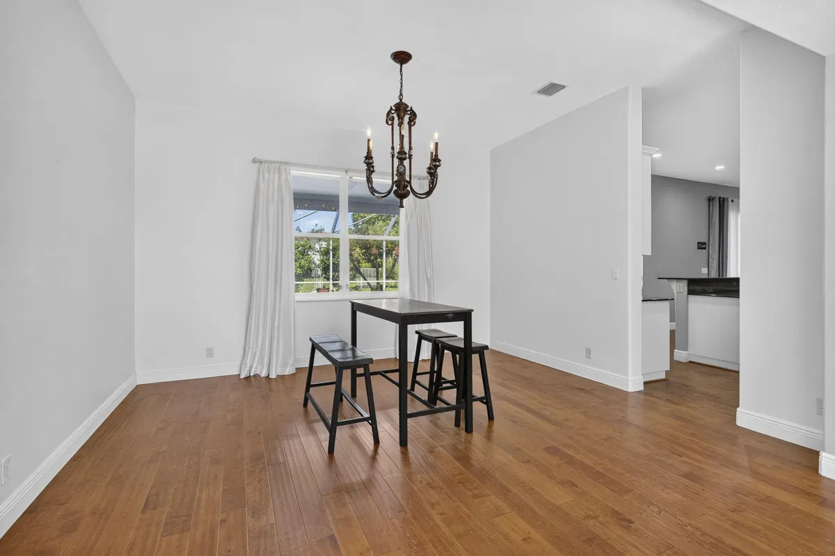  Residence photo 19