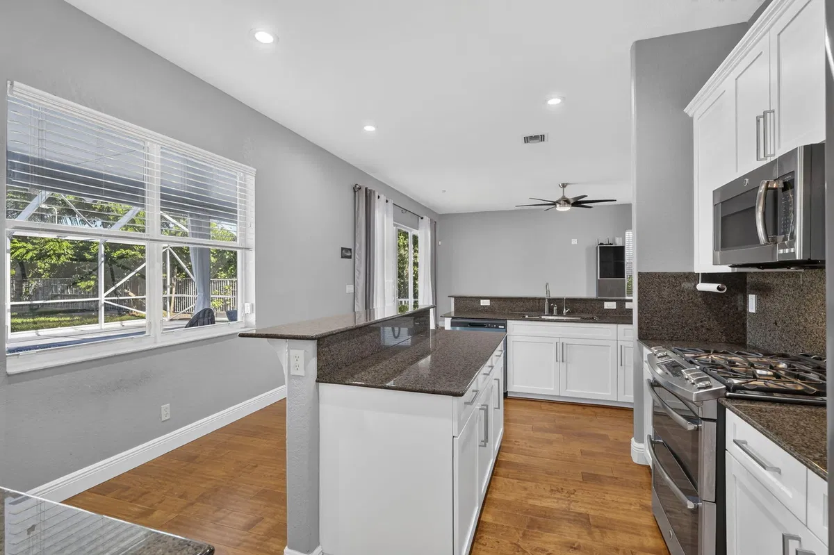 Residence photo 25