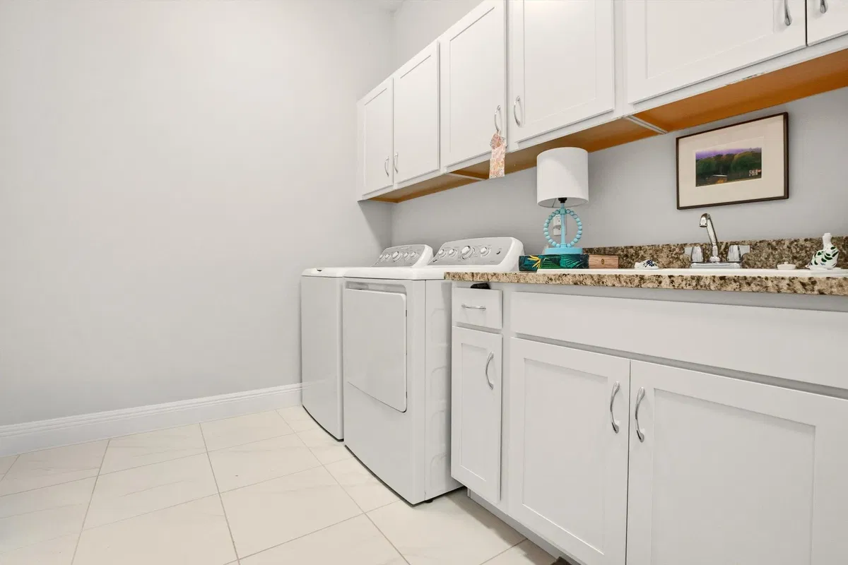 Residence photo 19