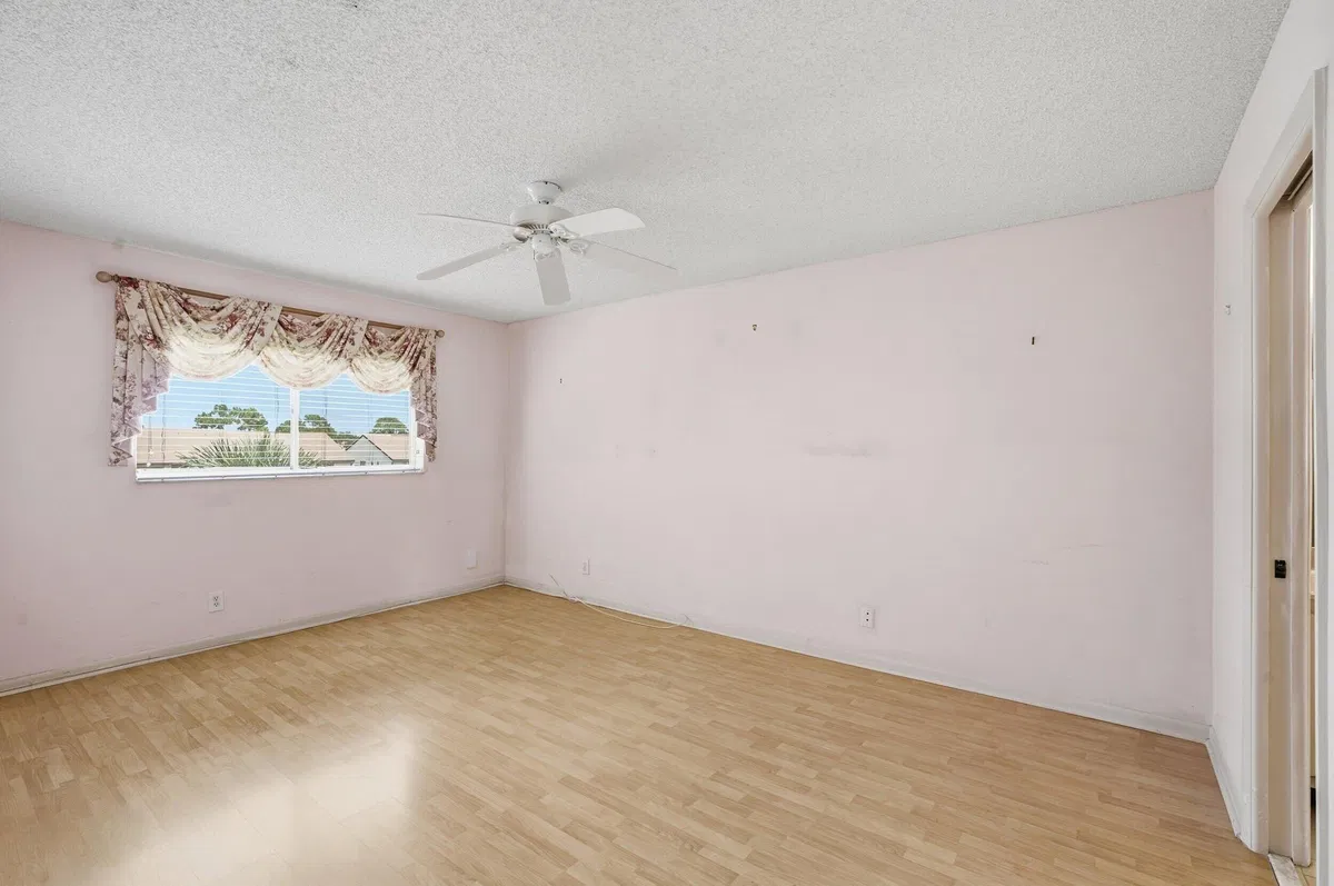 Unit 301 photo 16