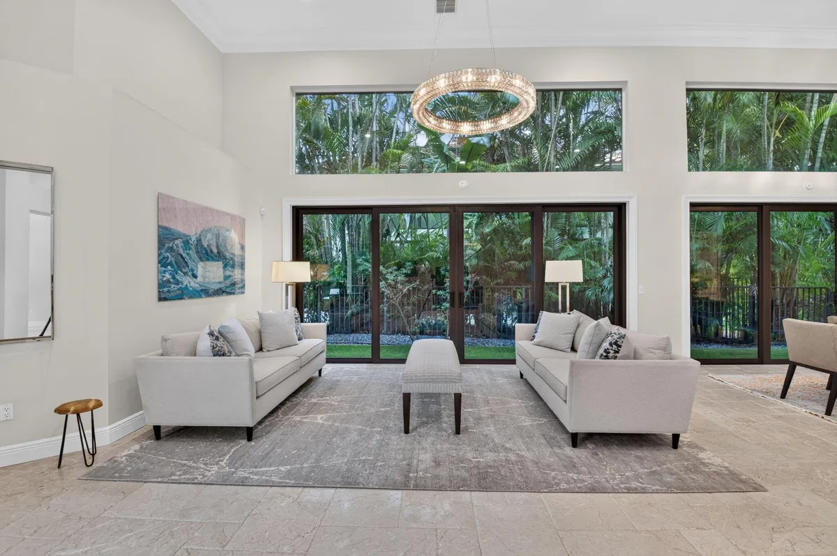 Seasons Residence photo 7