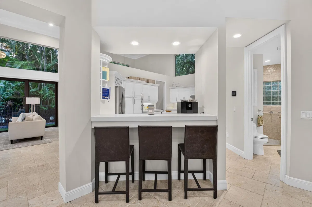 Seasons Residence photo 16