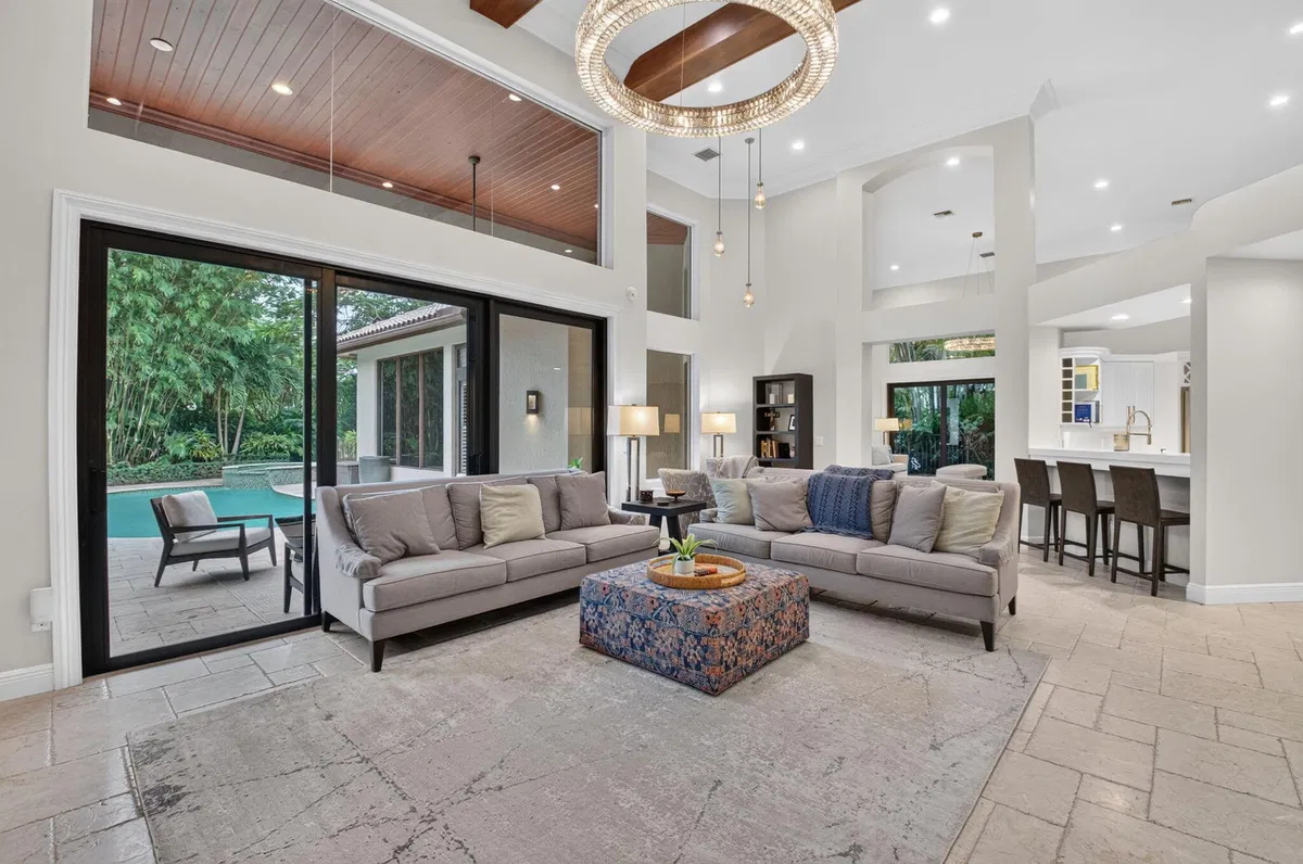 Seasons Residence photo 19