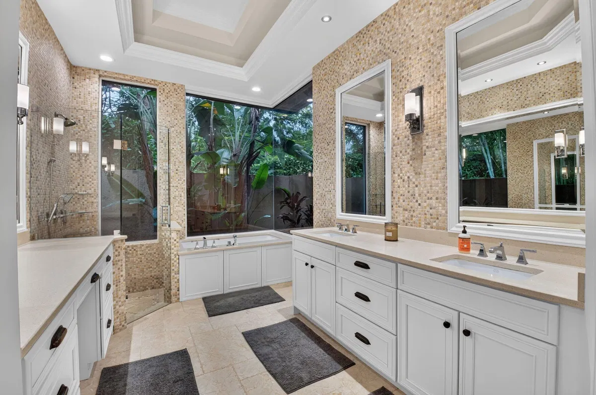 Seasons Residence photo 22