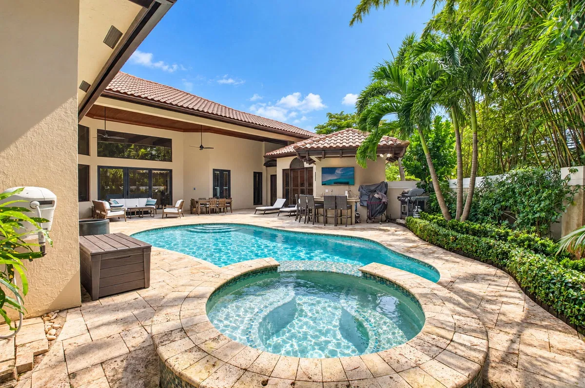 Seasons Residence photo 31
