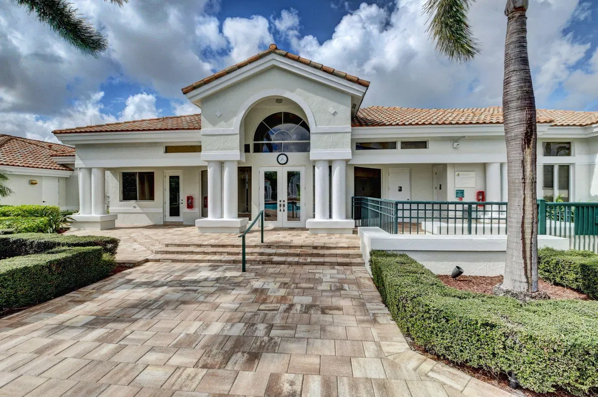 Seasons Residence photo 34
