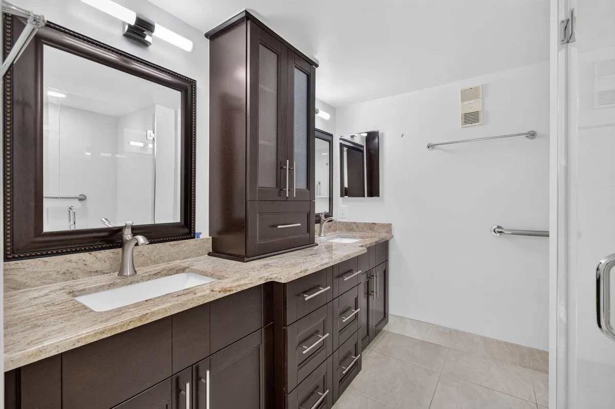 Unit 403 photo 10