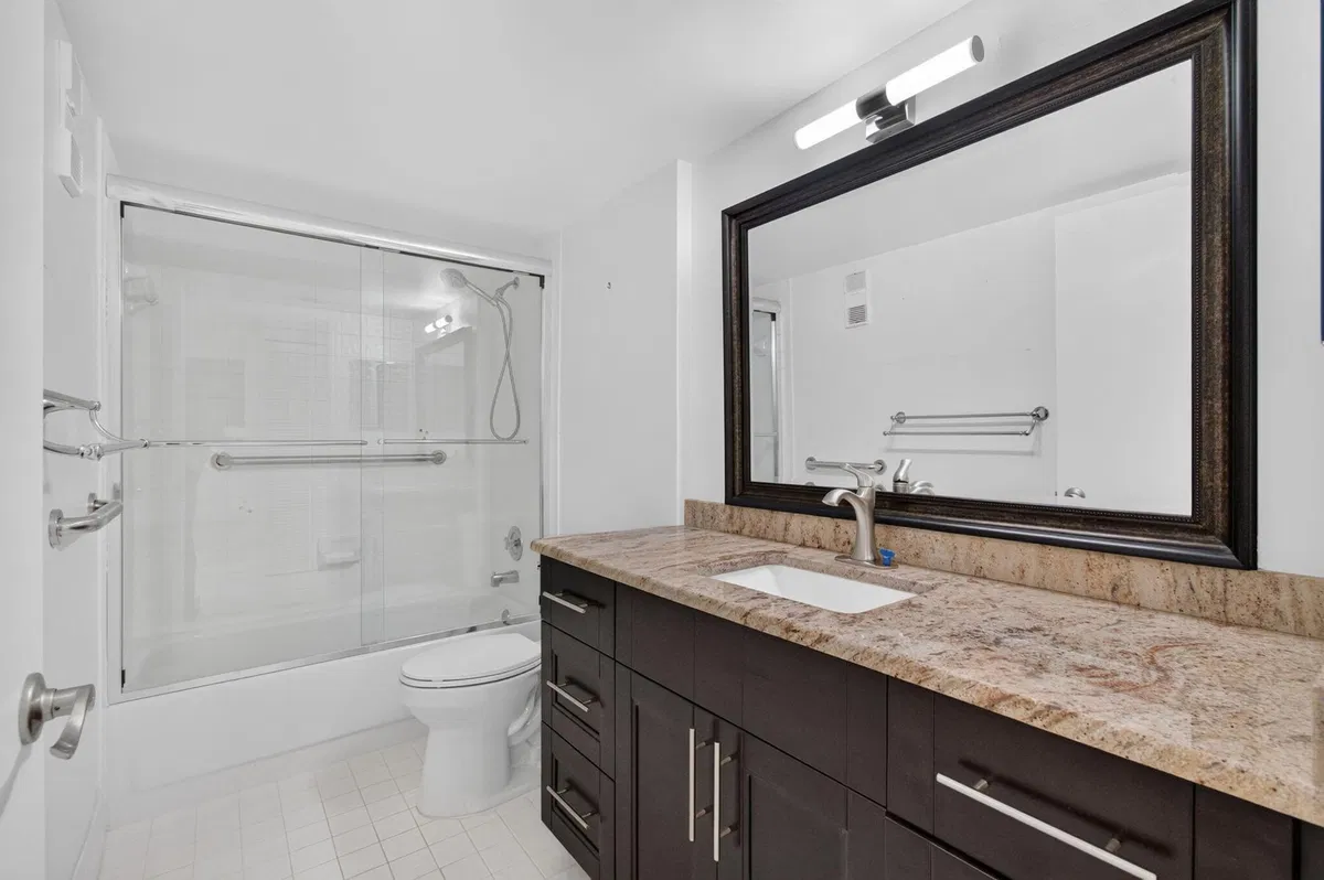 Unit 403 photo 13