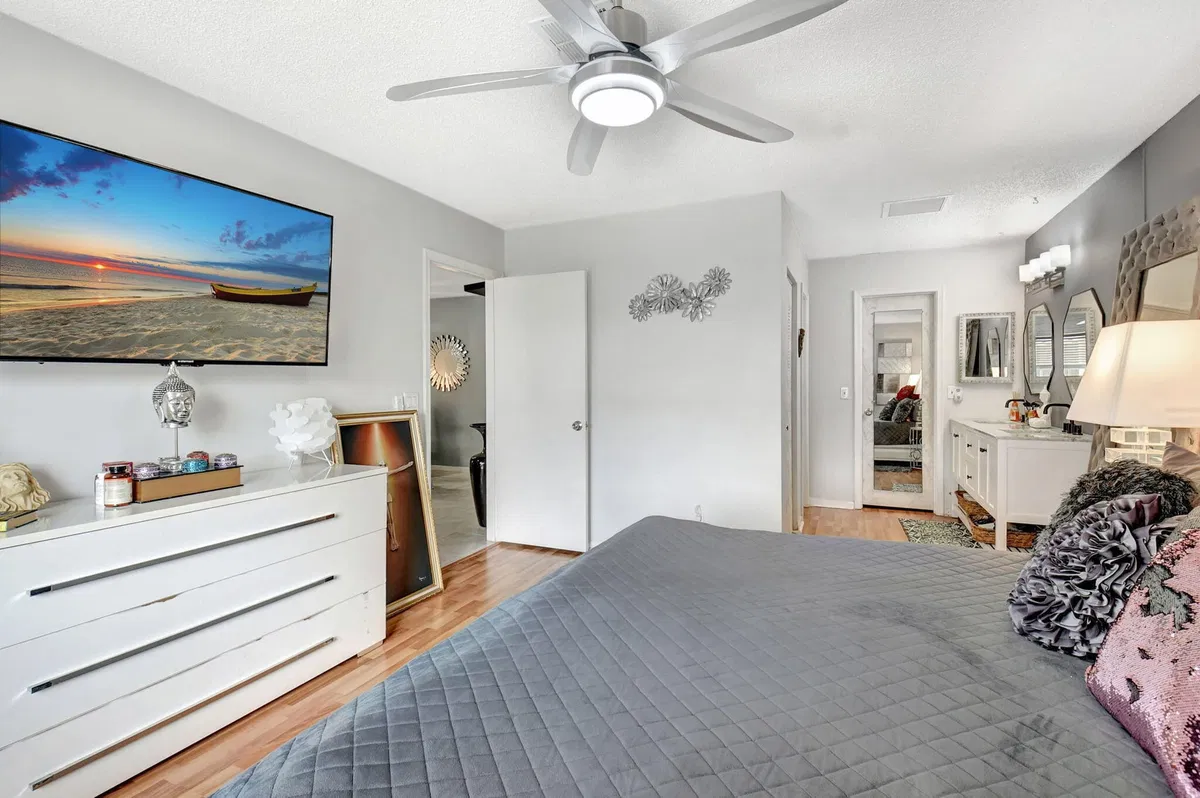  Unit 203 photo 10