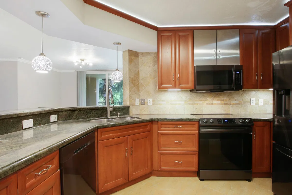 Unit 205 photo 10