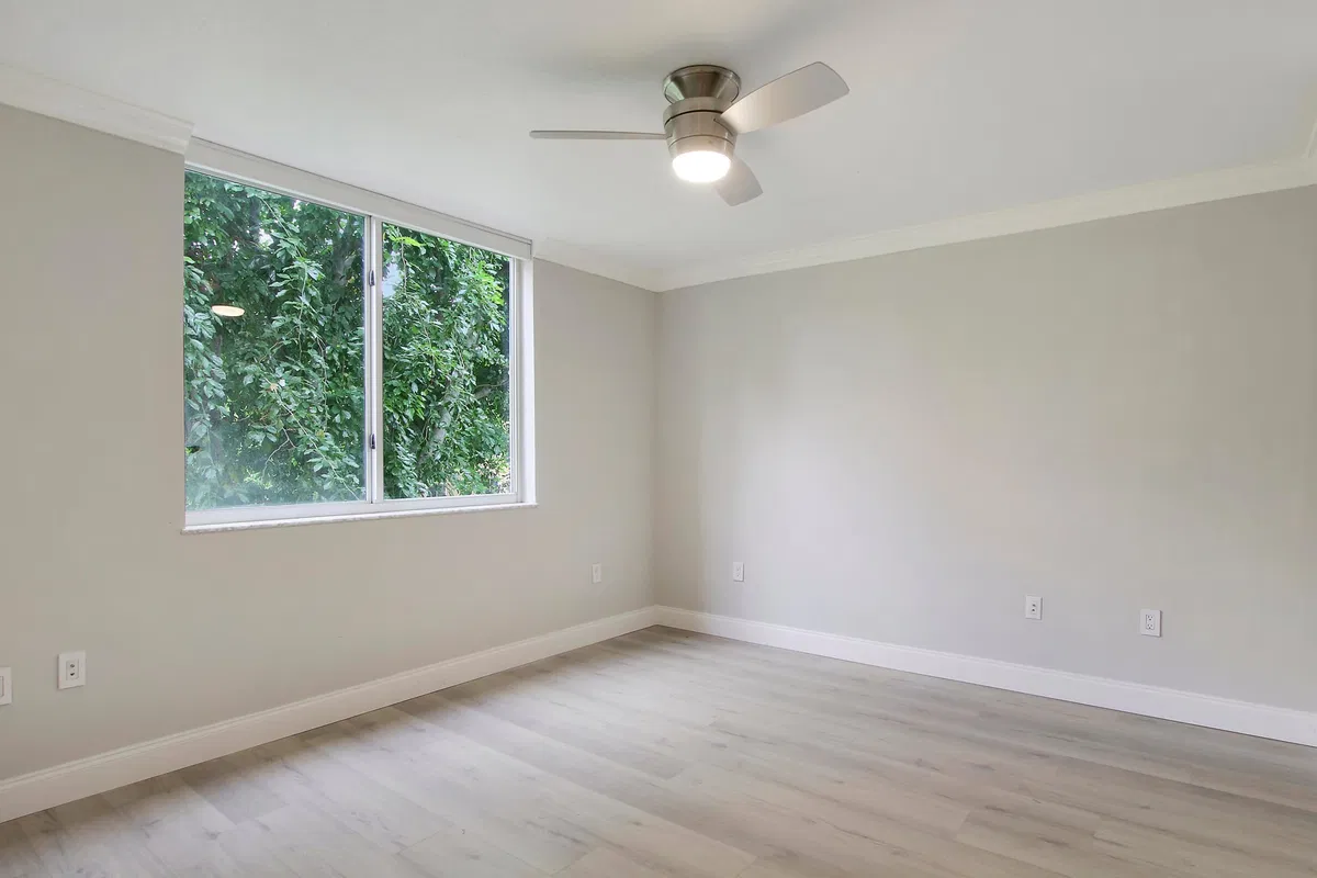 Unit 205 photo 22
