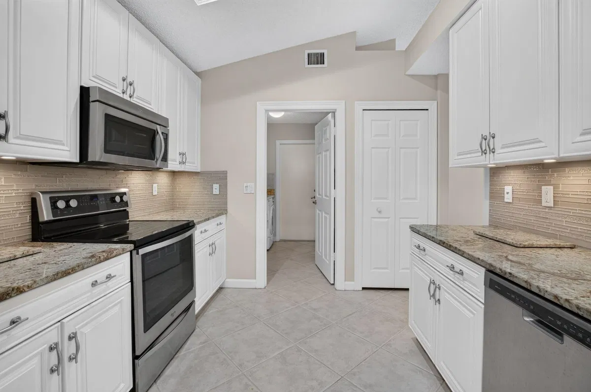 Residence photo 13
