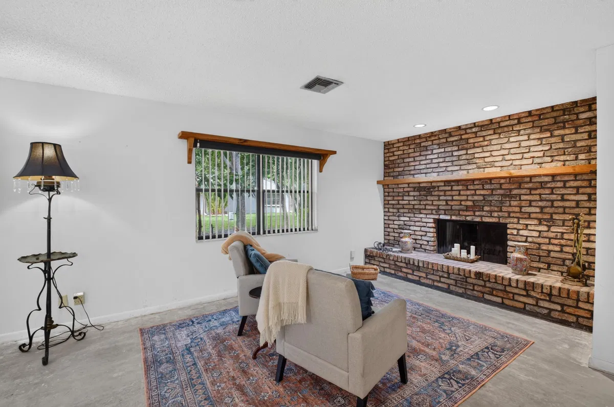 Residence photo 16