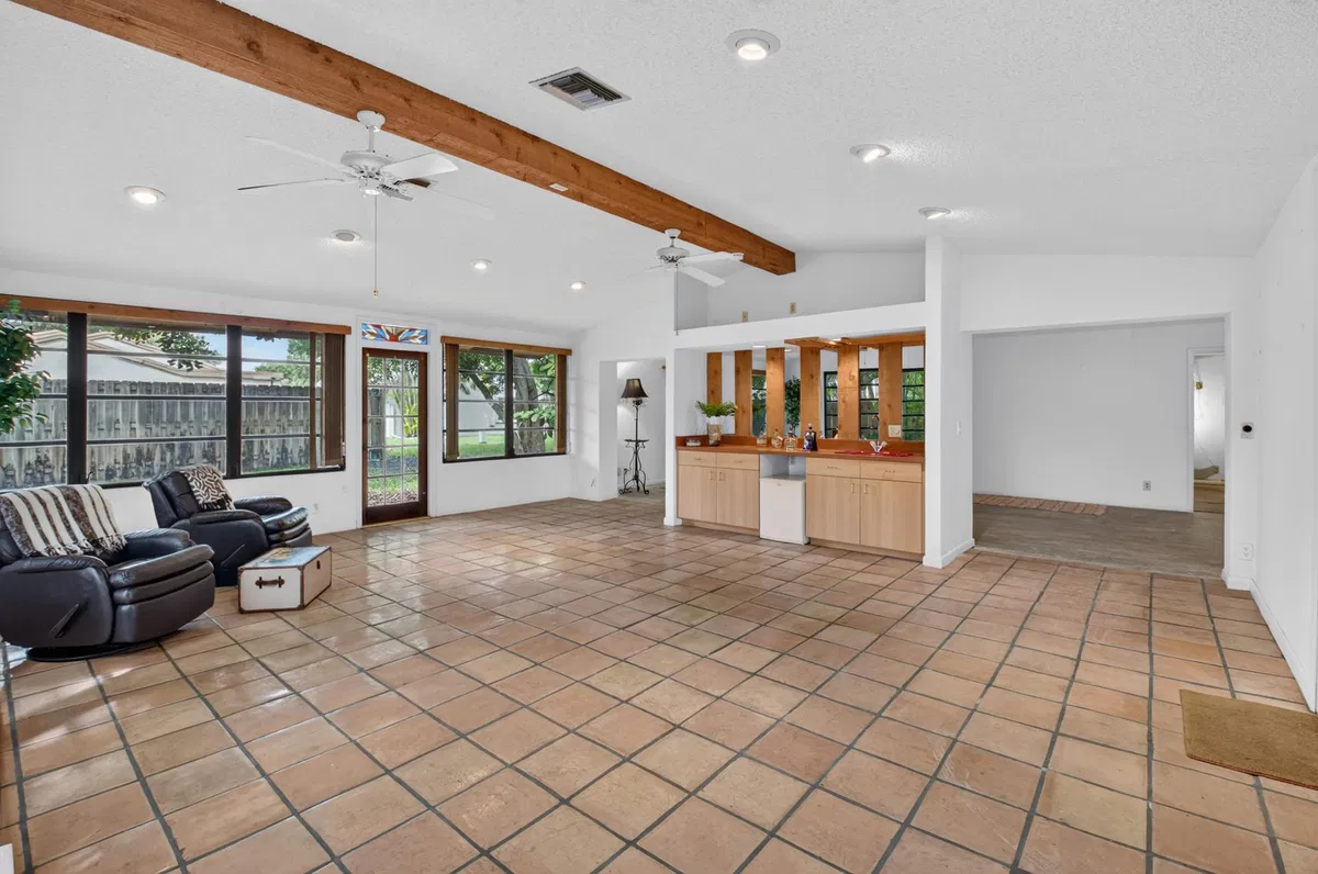 Residence photo 22