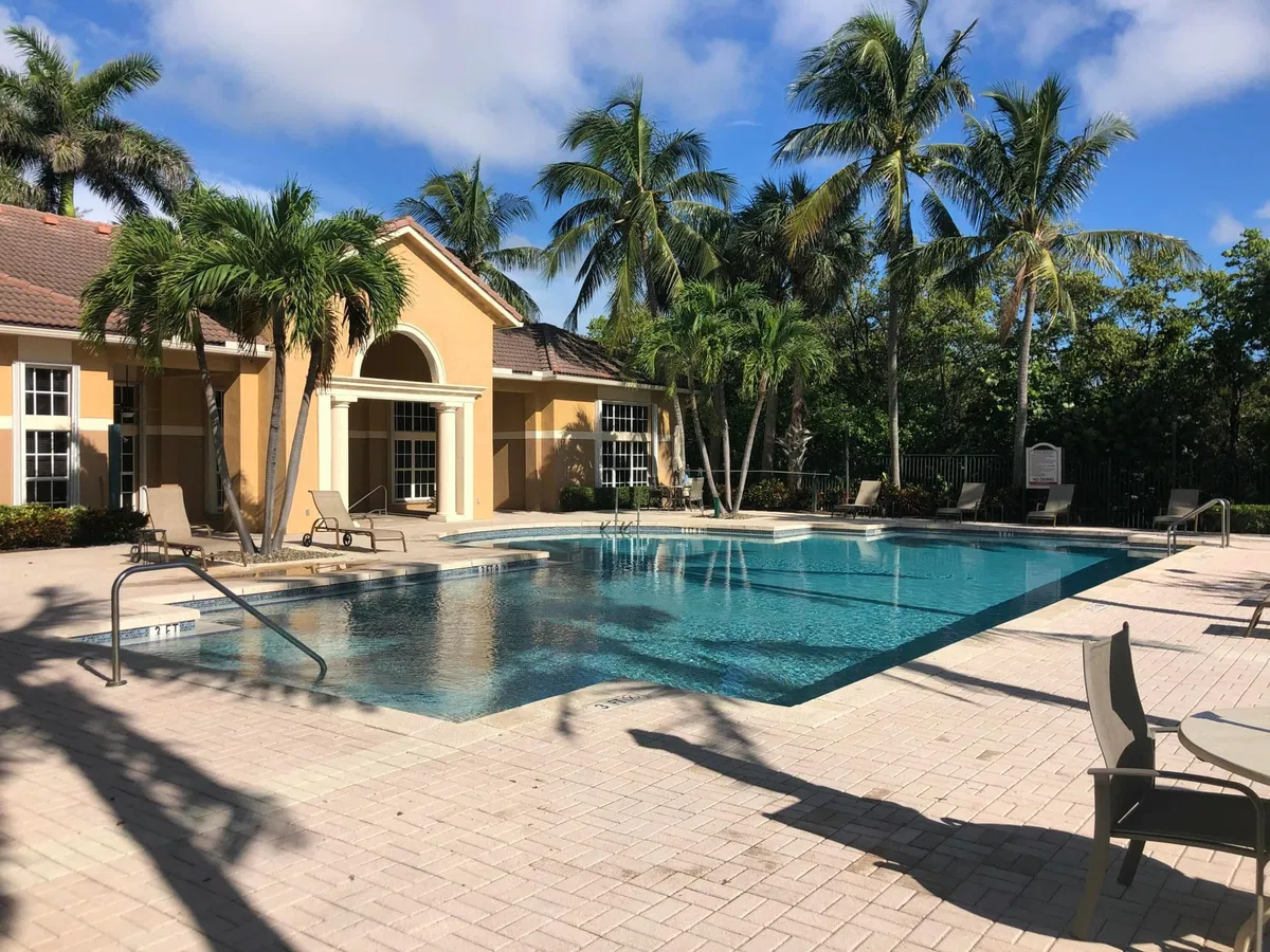 Unit 203 photo 16