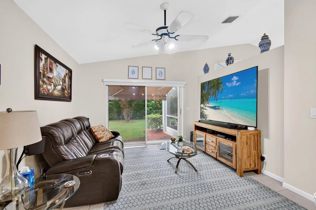  Residence photo 16