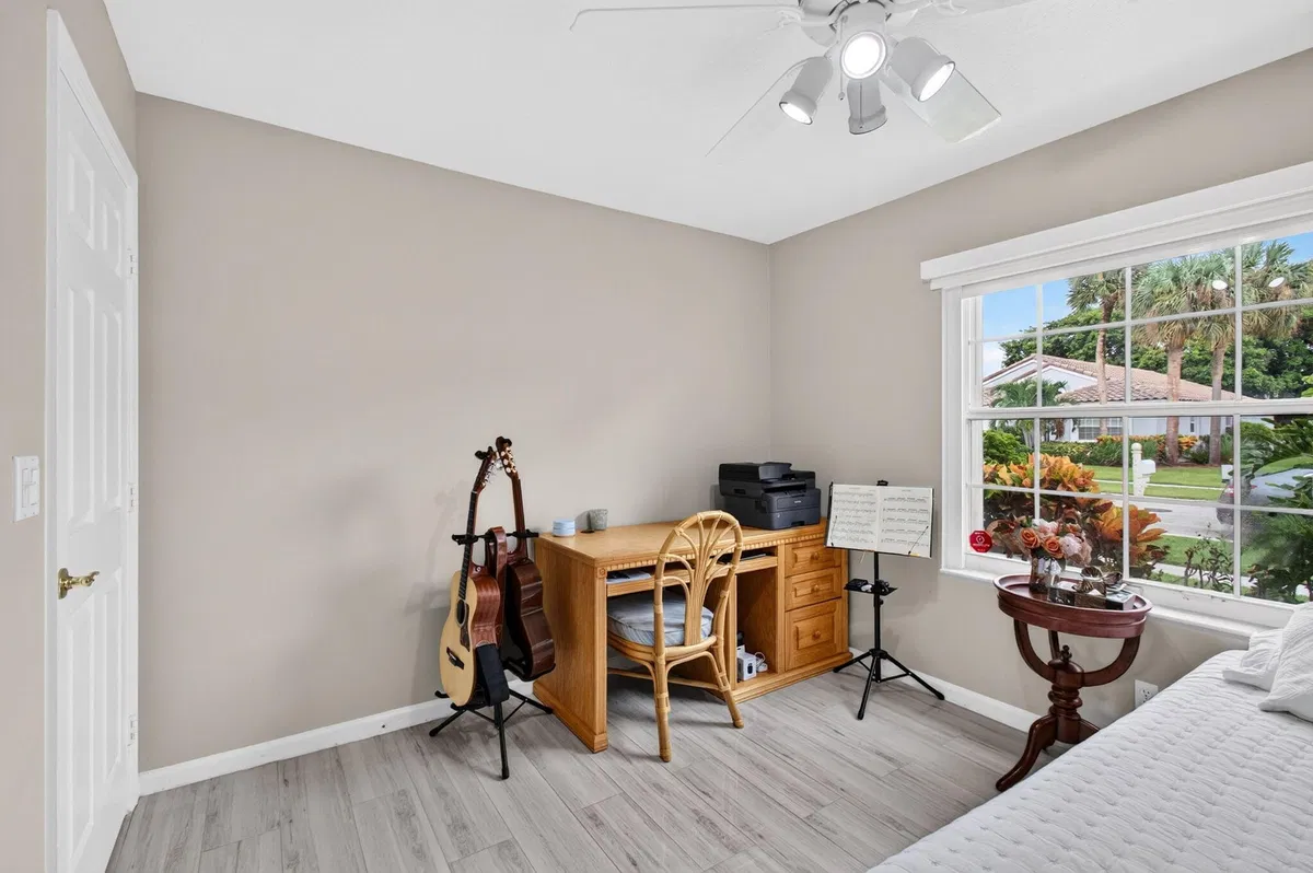  Residence photo 49