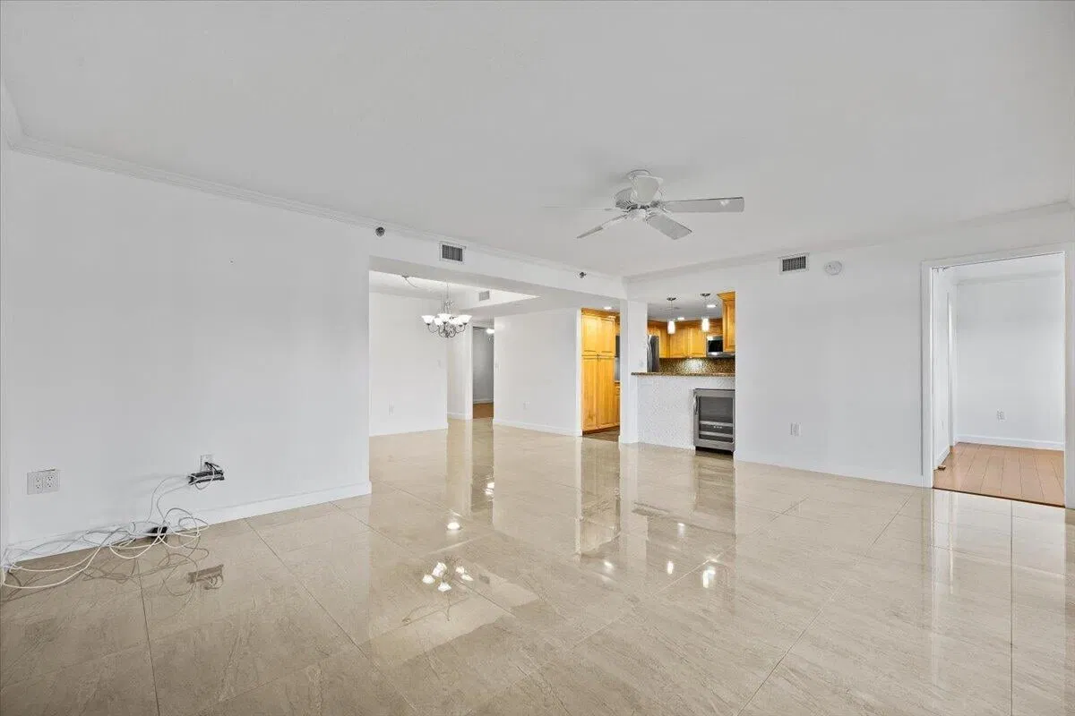 Unit 526 photo 13