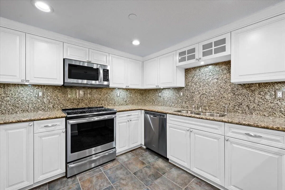 Unit 526 photo 16