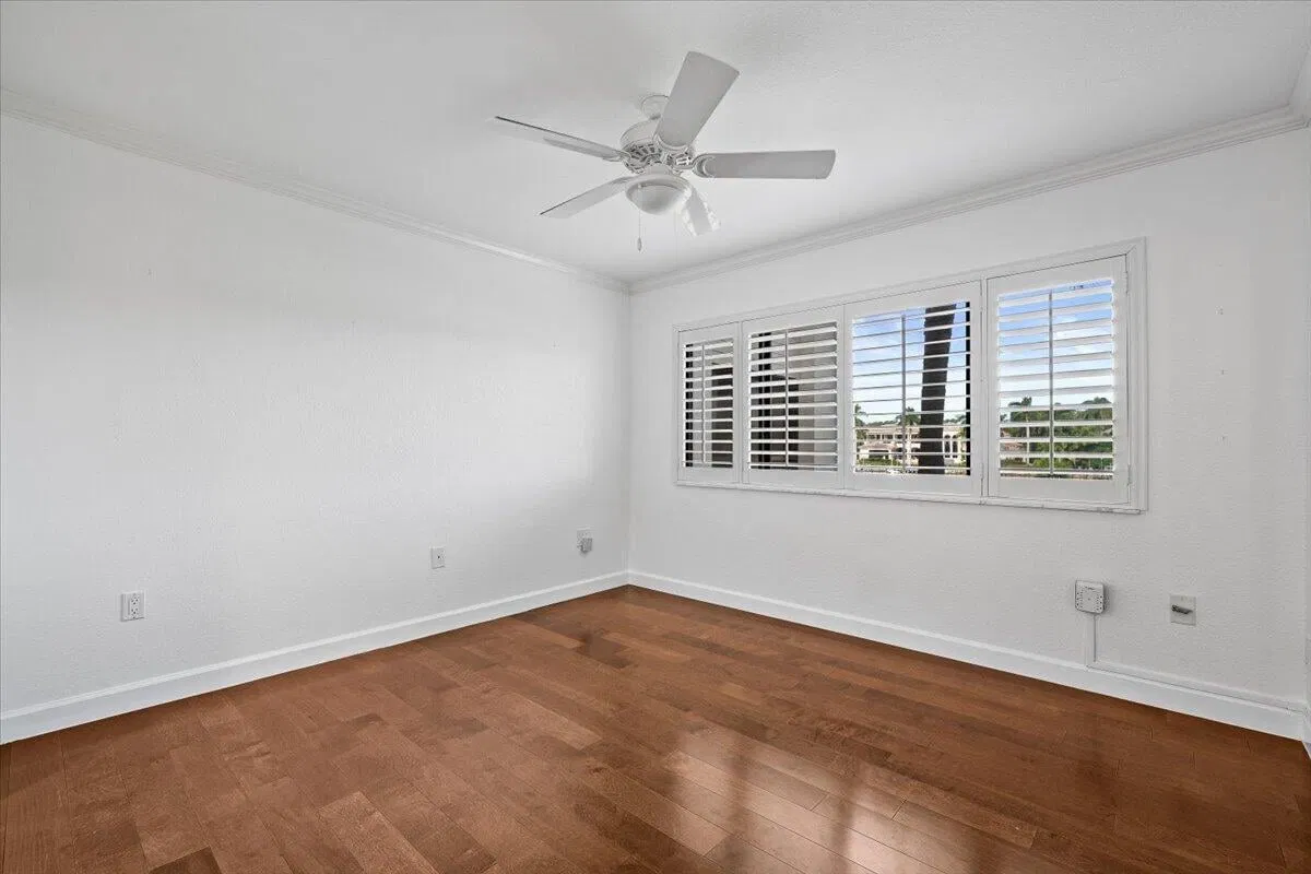 Unit 526 photo 25