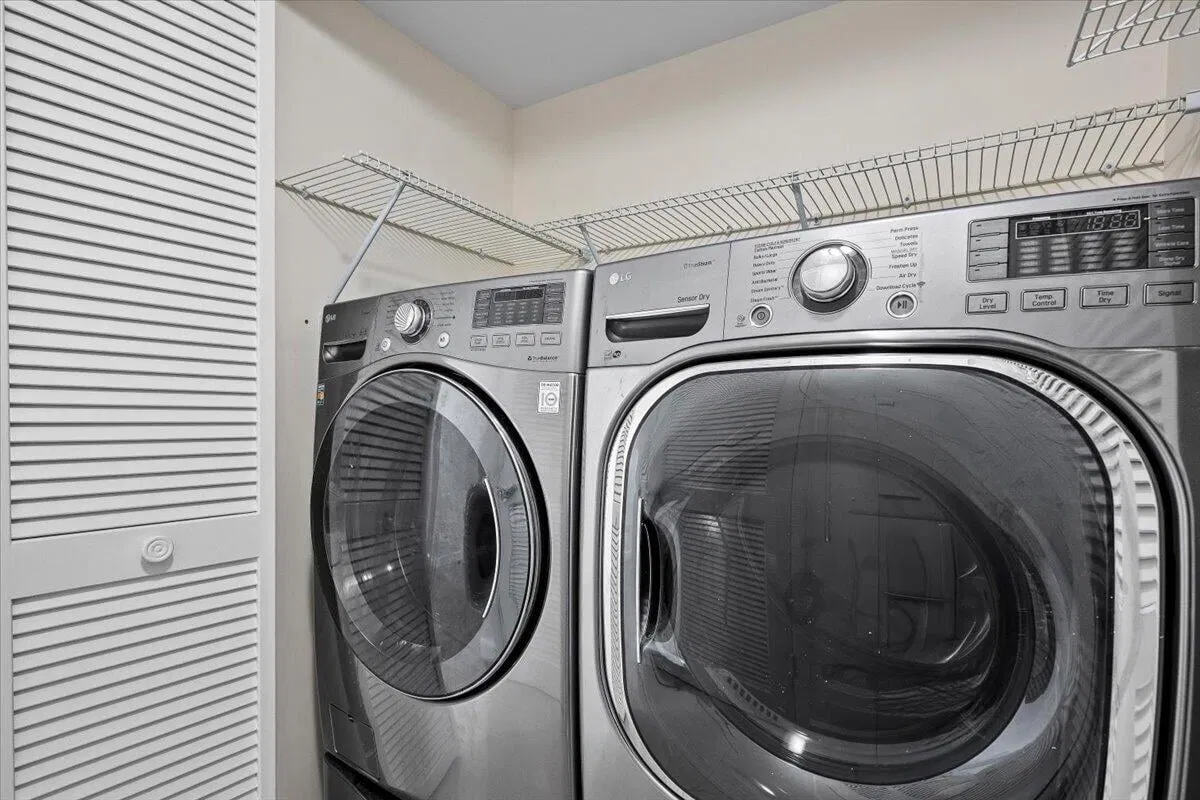 Unit 526 photo 34