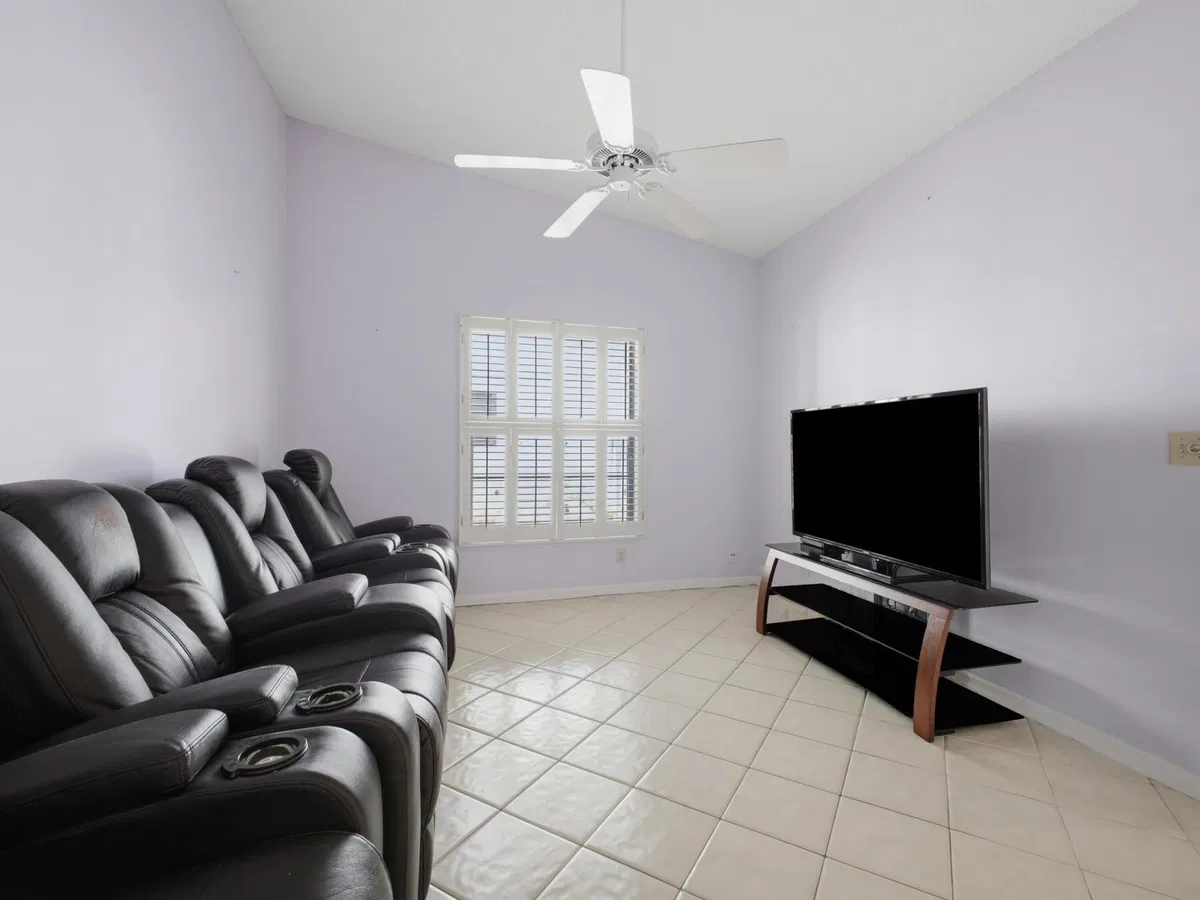 Residence photo 16