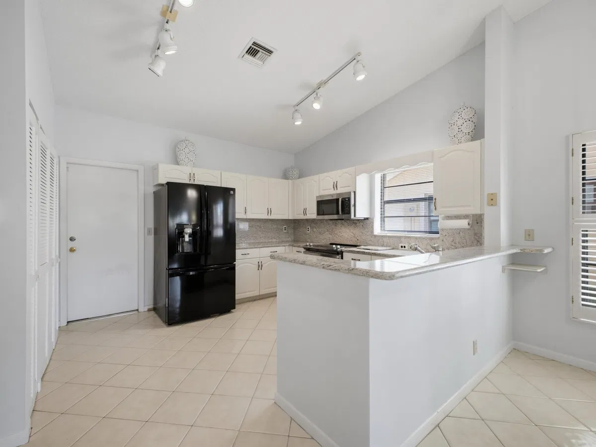 Residence photo 73