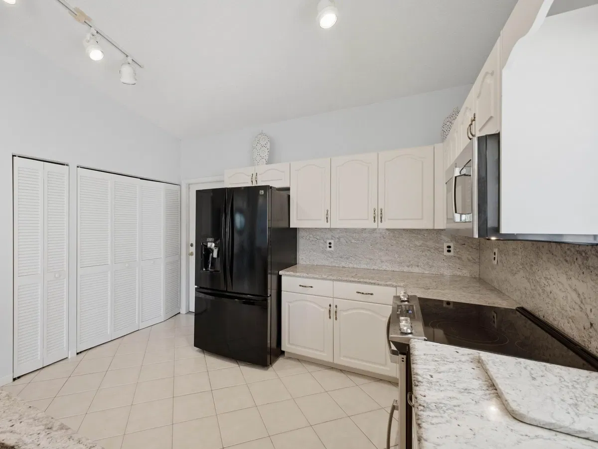Residence photo 79