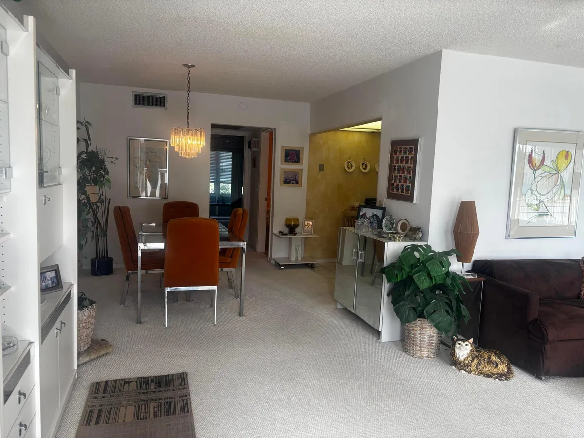 Unit 307 photo 7