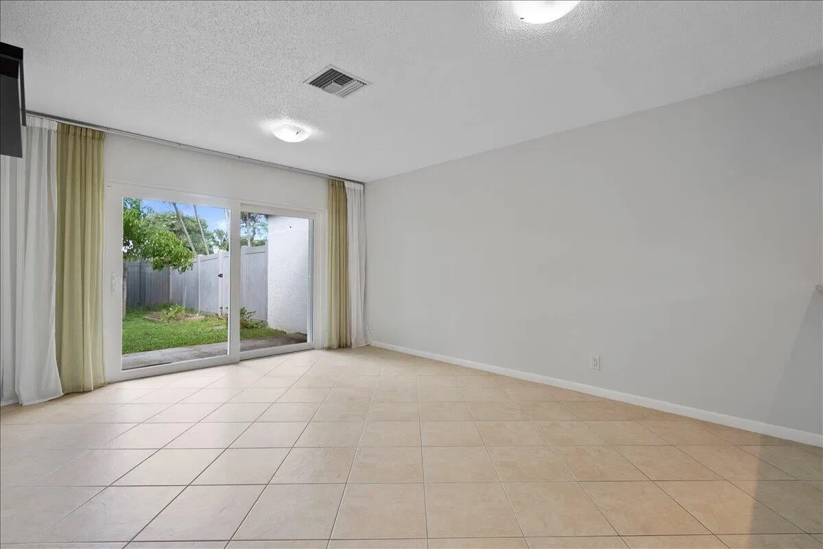 Residence photo 25