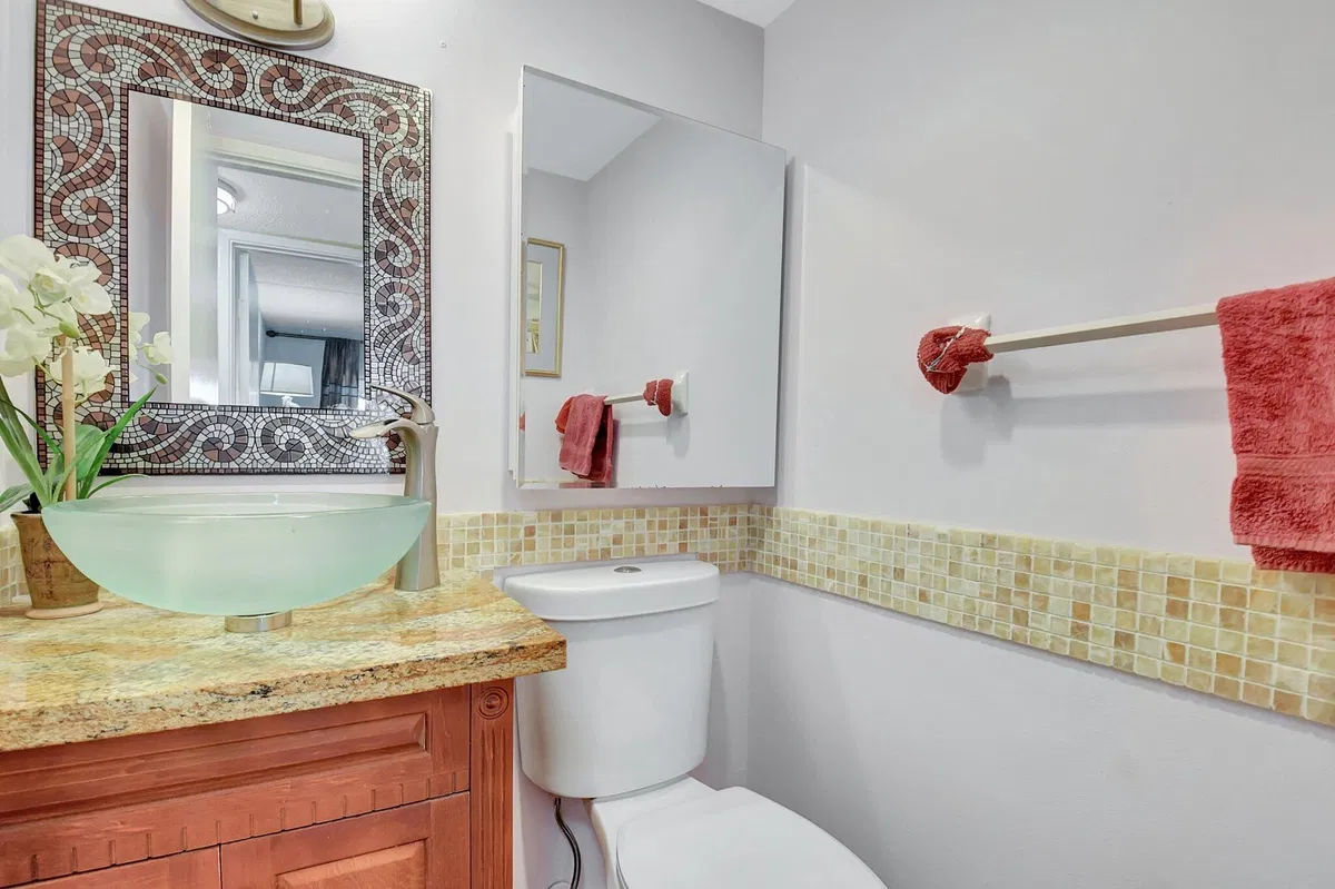 Unit 212 photo 4