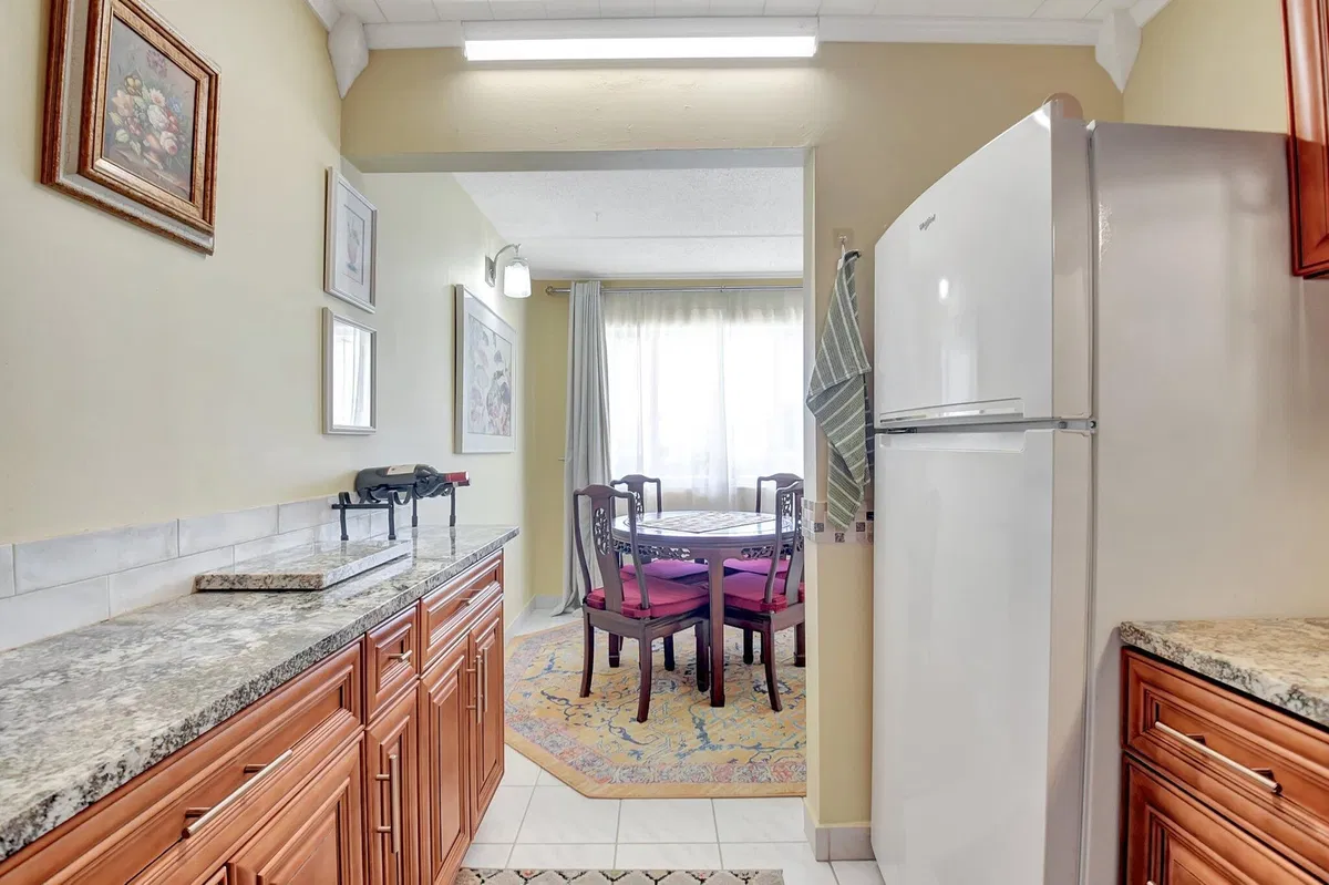 Unit 212 photo 16