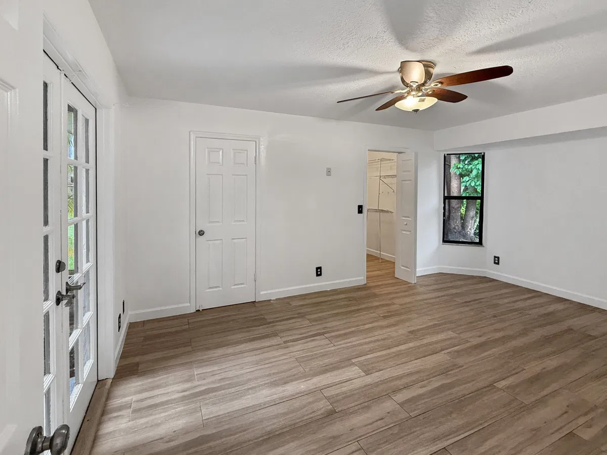 Residence photo 16