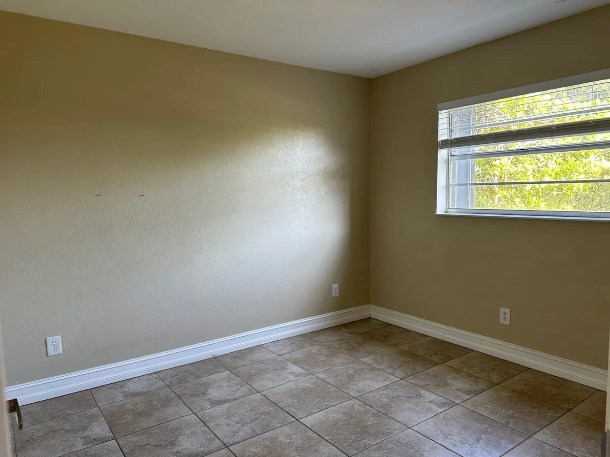 Unit 15 photo 7