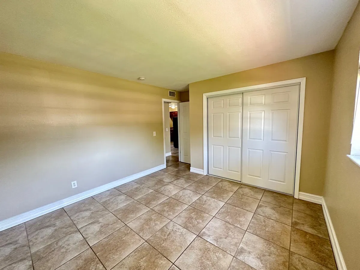 Unit 15 photo 10