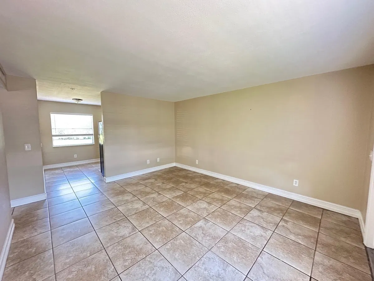 Unit 15 photo 16
