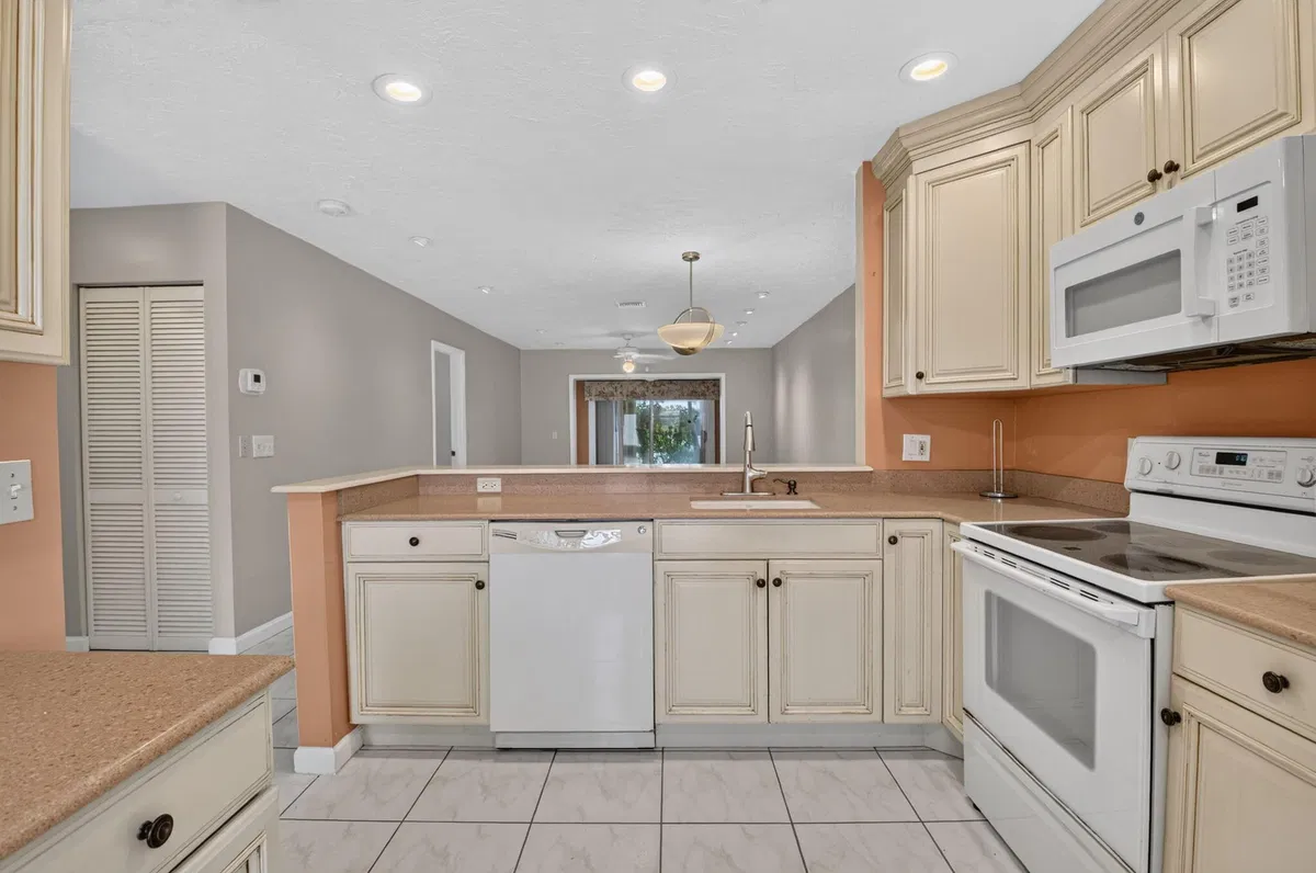 Residence photo 16
