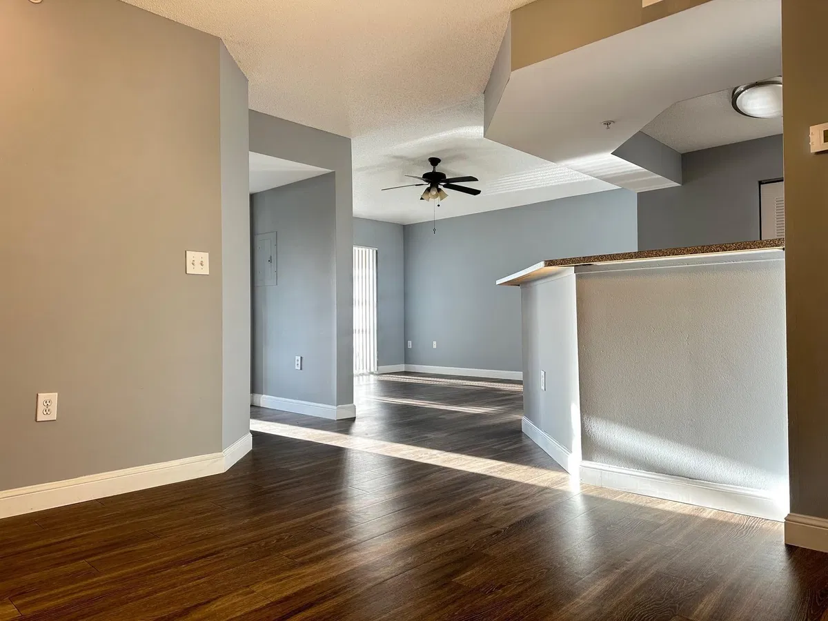 Unit 212 photo 4