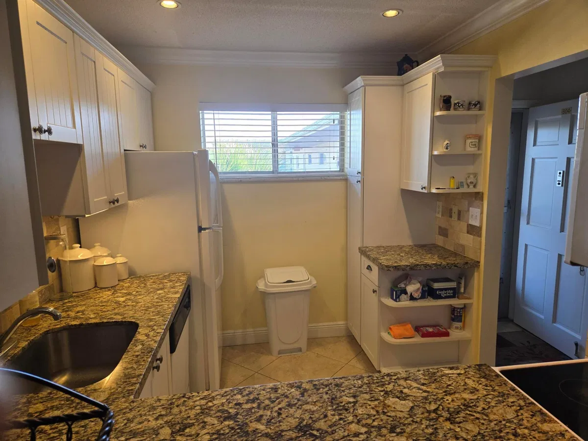 Unit 304 photo 4