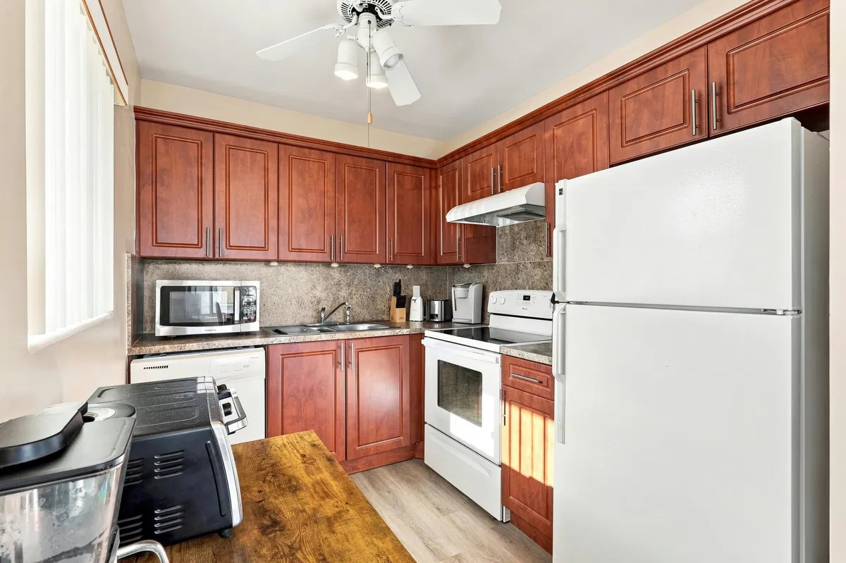 Unit 202 photo 7