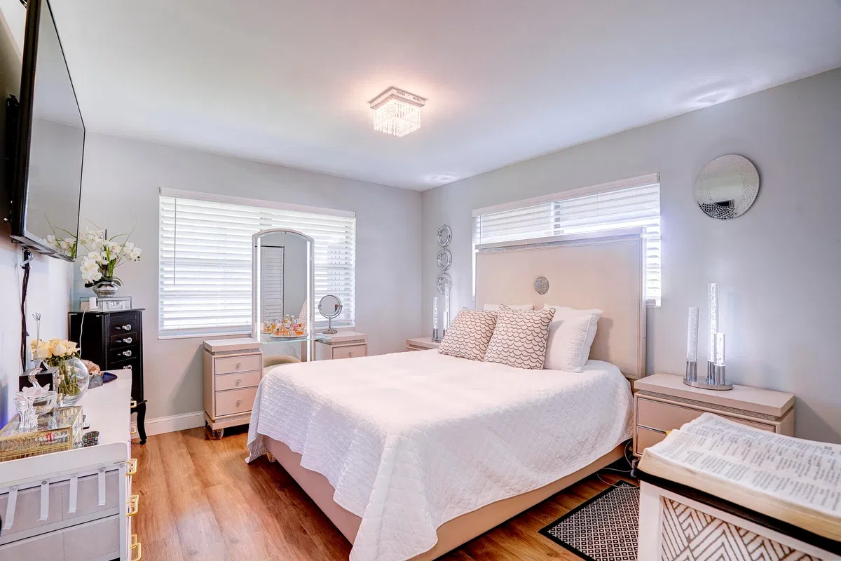 Unit 203 photo 16