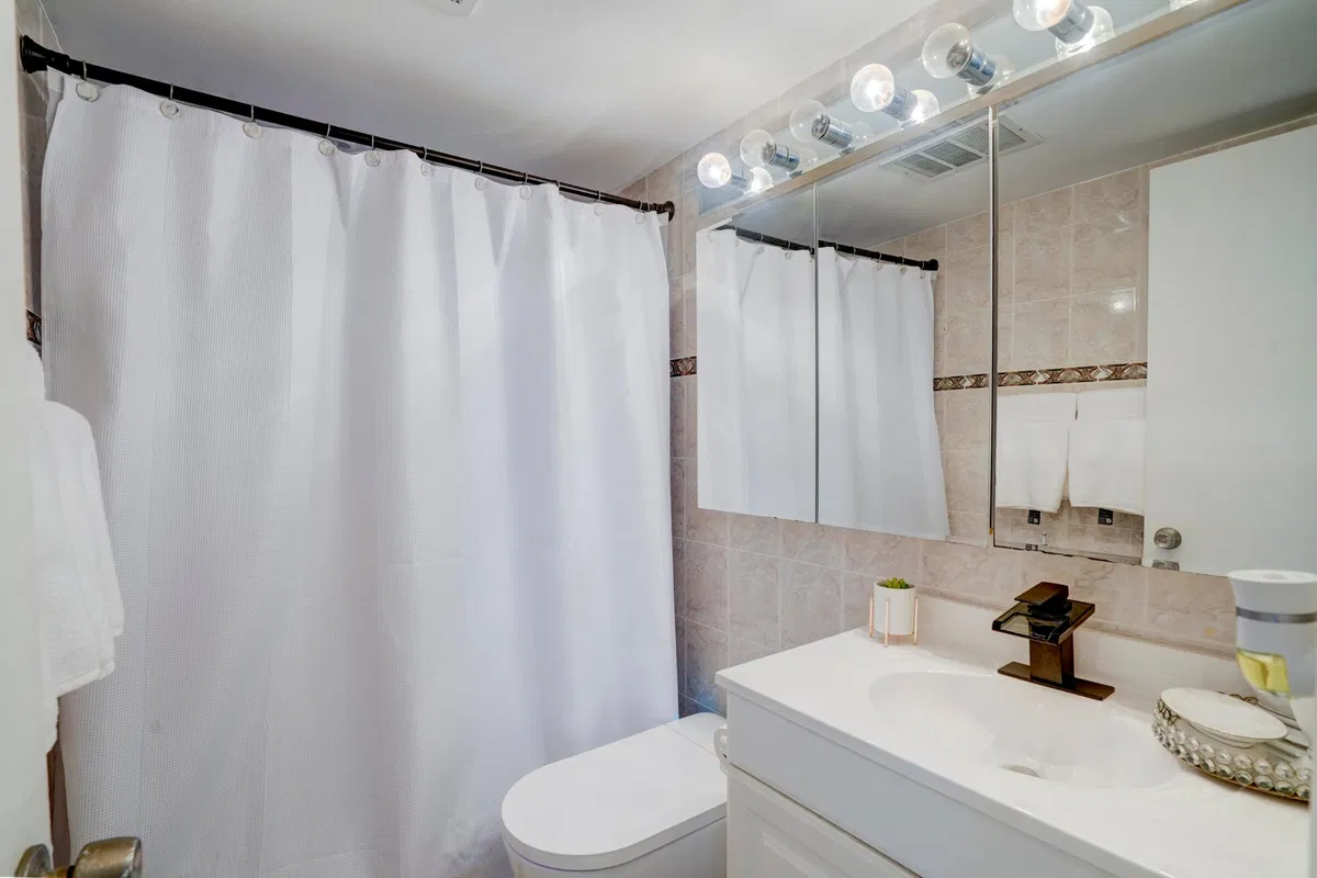 Unit 203 photo 22