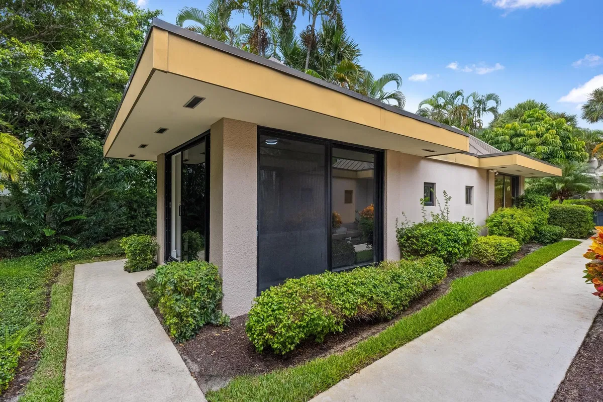 In-Town Palm Beach Unit W 4 A photo 37