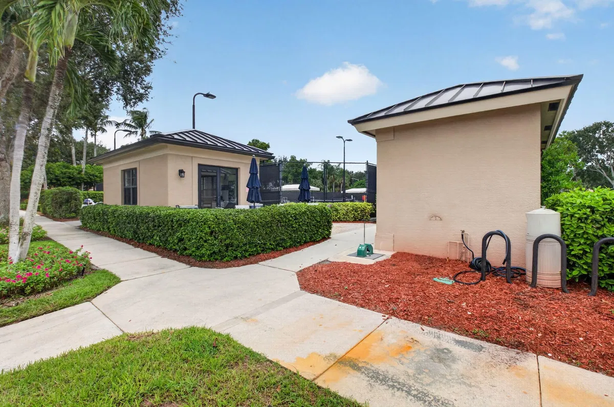 Residence photo 94