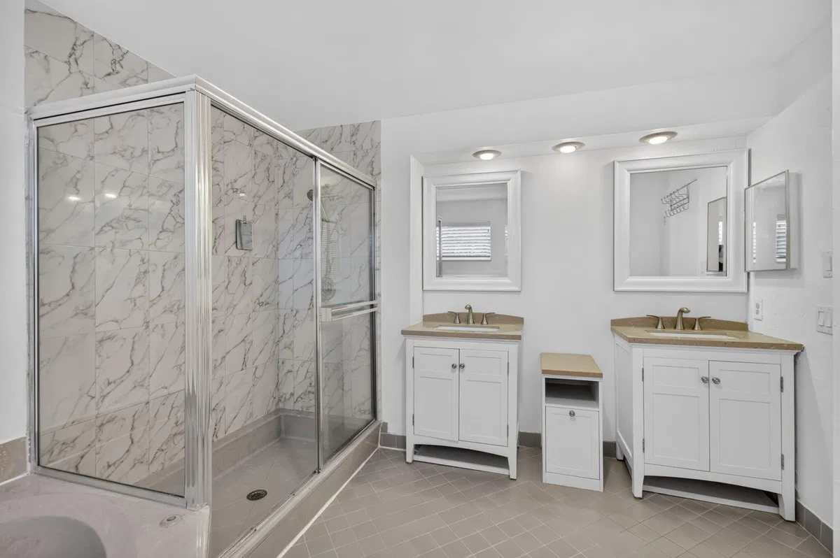 Residence photo 61