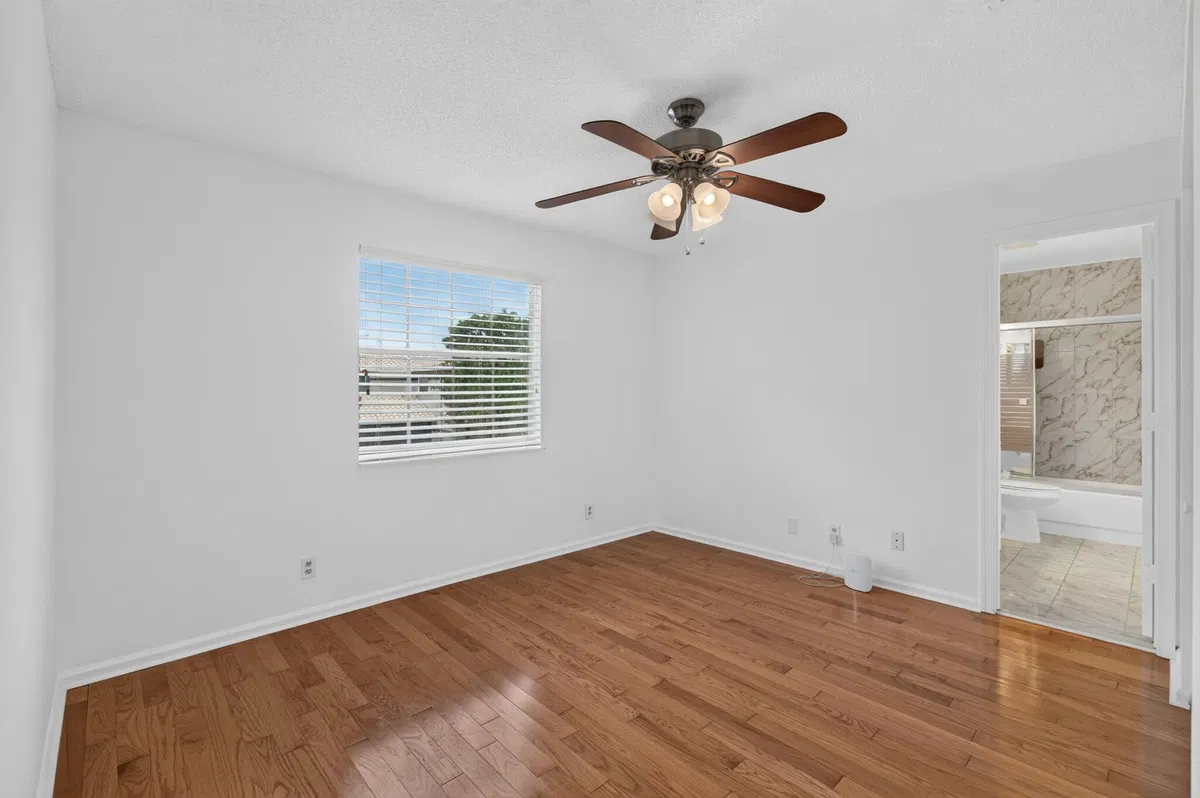 Residence photo 64