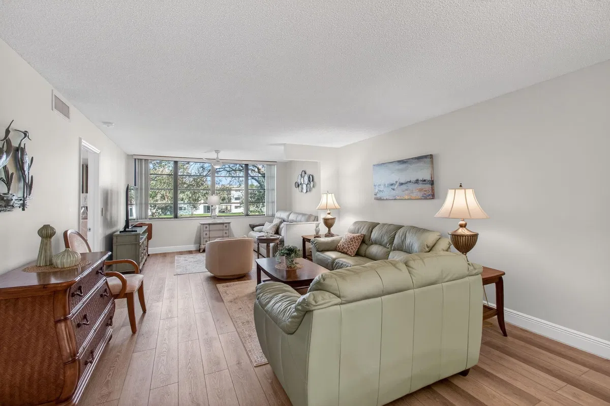 Unit 204 photo 7