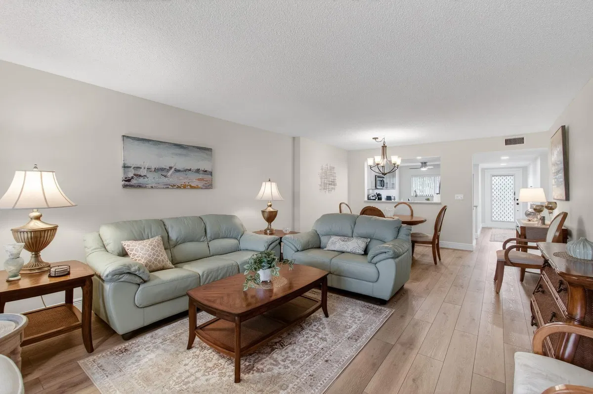 Unit 204 photo 16