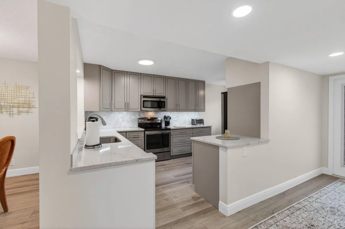 Unit 204 photo 19